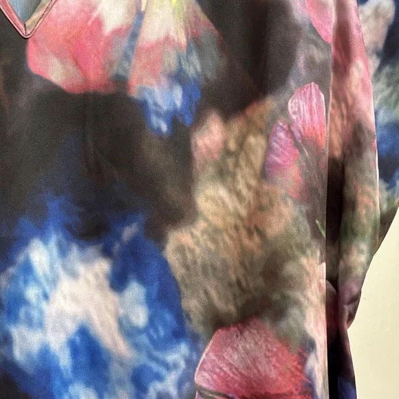 White House Black Market Multicolor Floral V-Neck silky Blouse - Picture 6 of 11